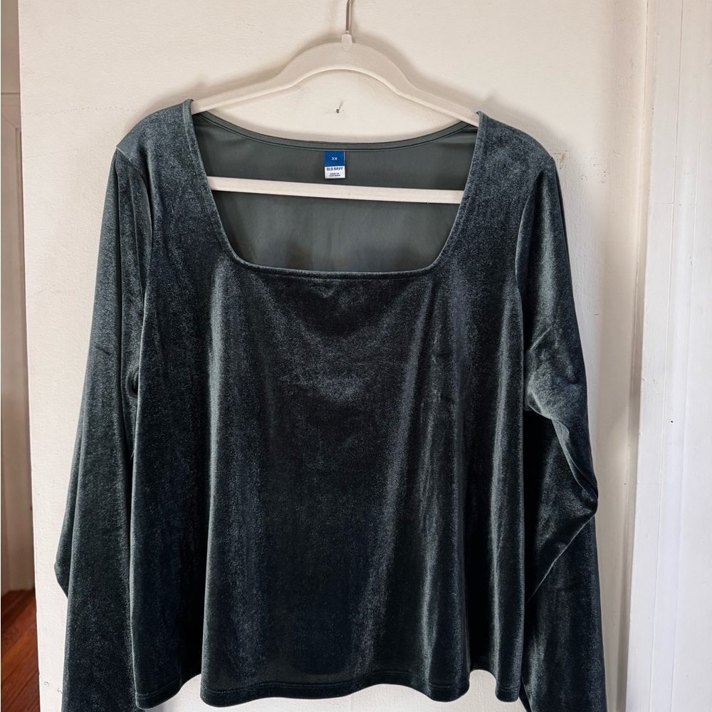 Old Navy women’s 2x Velvet Long Sleeve square Neck Top in dark green